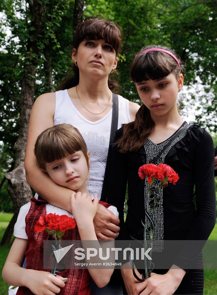 Event in memory of perished children held in Donetsk on June 1