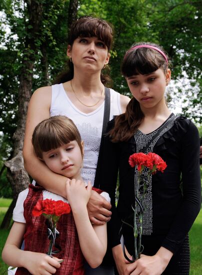 Event in memory of perished children held in Donetsk on June 1