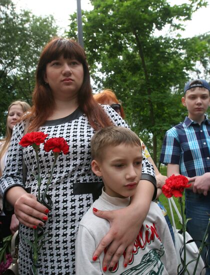 Event in memory of perished children held in Donetsk on June 1