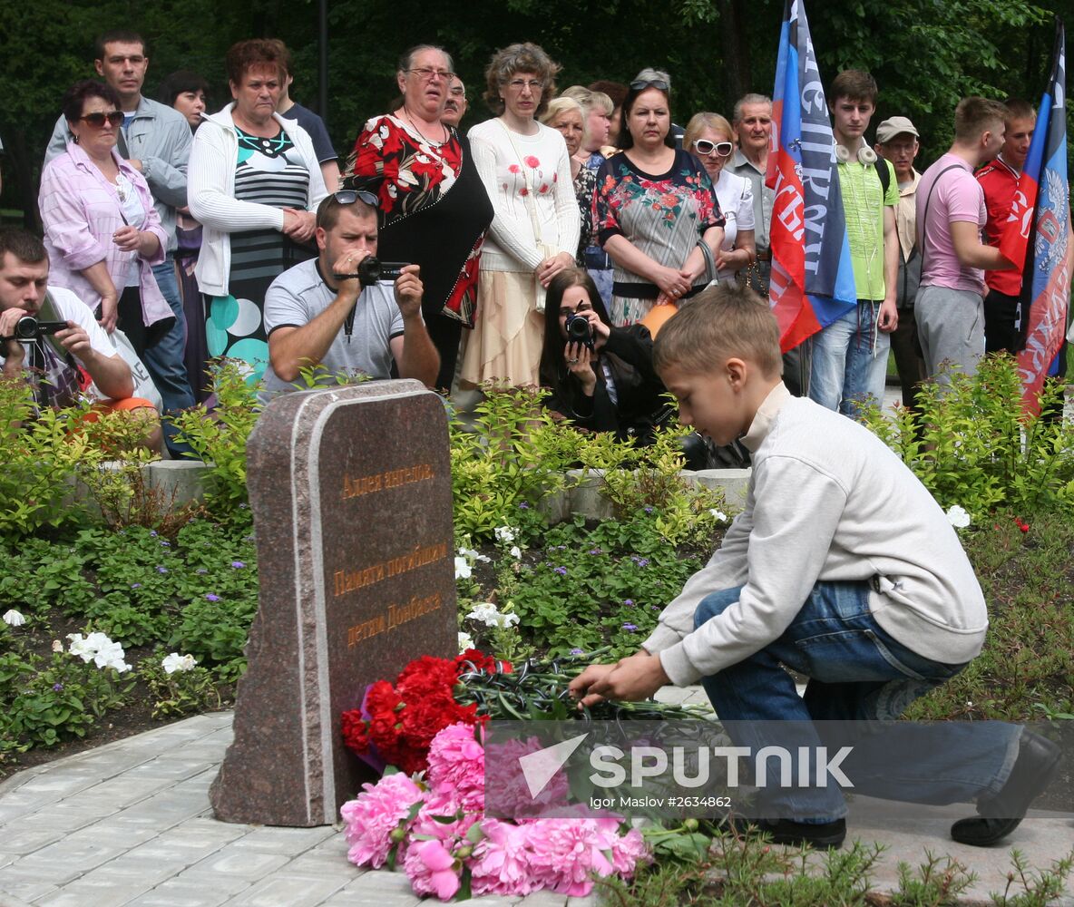Event in memory of perished children held in Donetsk on June 1