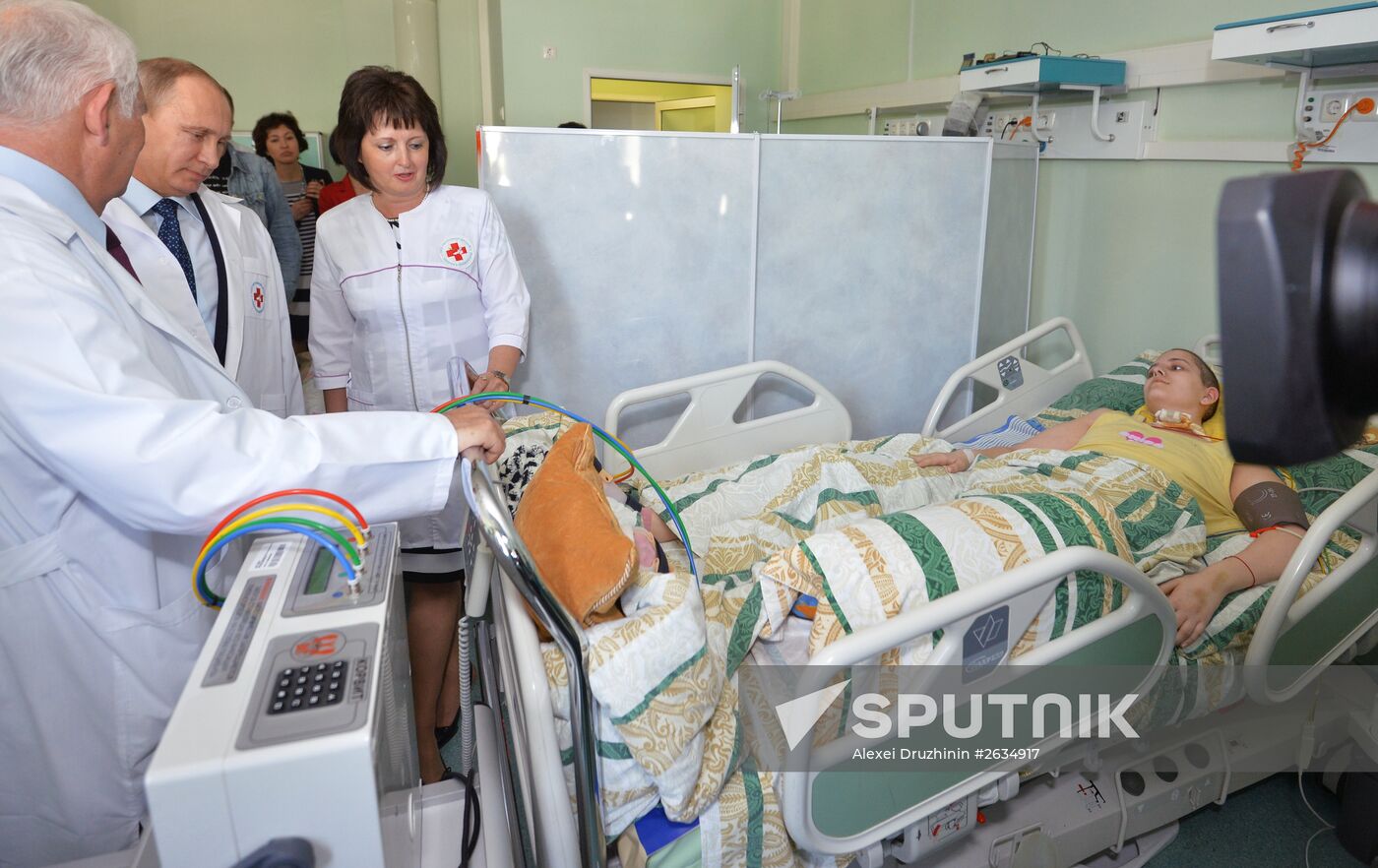 Russian President Vladimir Putin visits Emergency Children's Surgery and Traumatology Research Institute