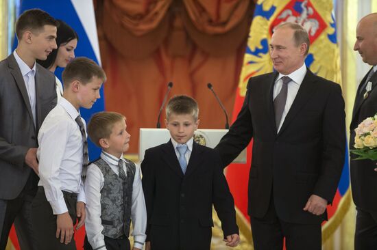 Russian President V.Putin presents Orders of Parental Glory to parents of large families