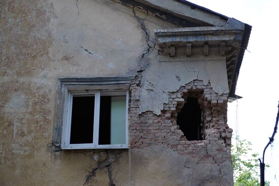 OSCE representatives arrive on site of shelling in Donetsk