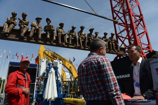 GAZ Group presents its inventions at Construction Equipment and Technologies - 2015 exhibition