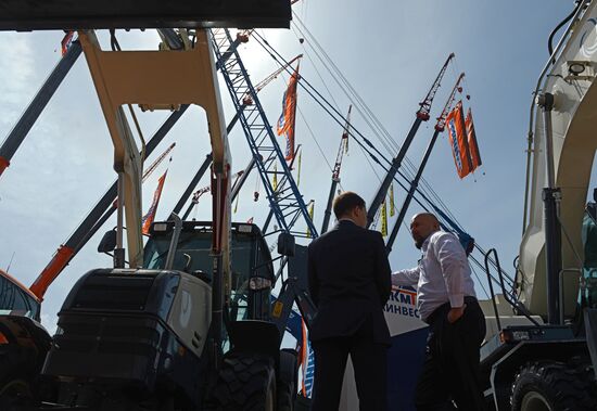 GAZ Group presents its inventions at Construction Equipment and Technologies - 2015 exhibition