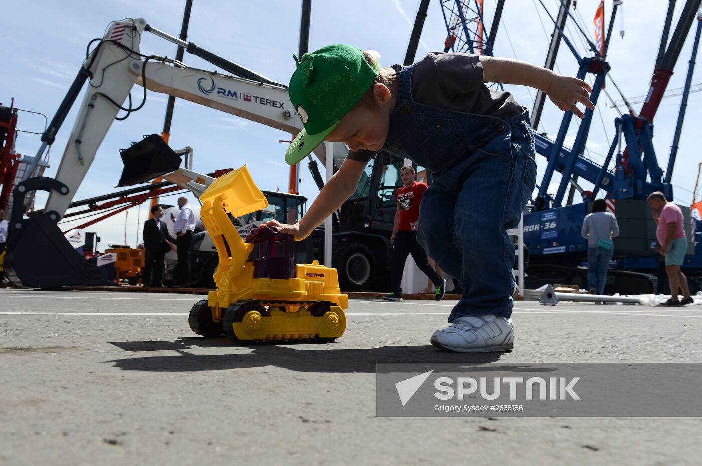 GAZ Group presents its inventions at Construction Equipment and Technologies - 2015 exhibition