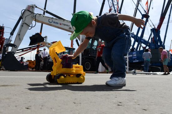 GAZ Group presents its inventions at Construction Equipment and Technologies - 2015 exhibition