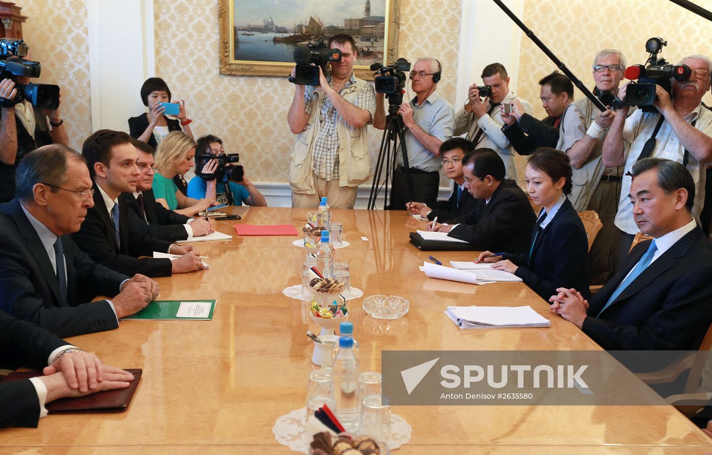 Russian FM Sergey Lavrov meets Chinese FM Wang Yi