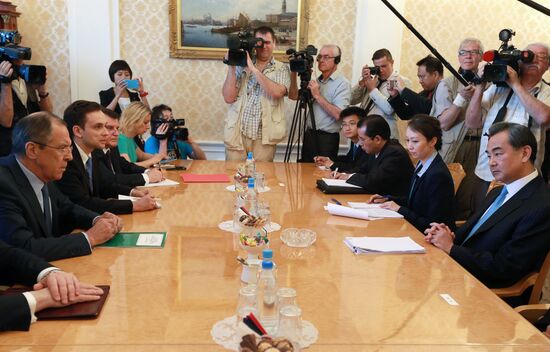 Russian FM Sergey Lavrov meets Chinese FM Wang Yi