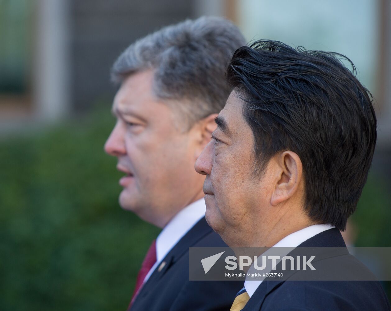 Urkainian President Petro Poroshenko meets Japanese Prime Minister Shinzo Abe