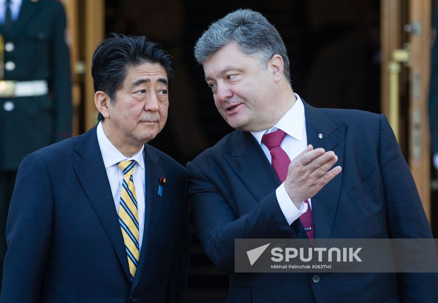 Urkainian President Petro Poroshenko meets Japanese Prime Minister Shinzo Abe
