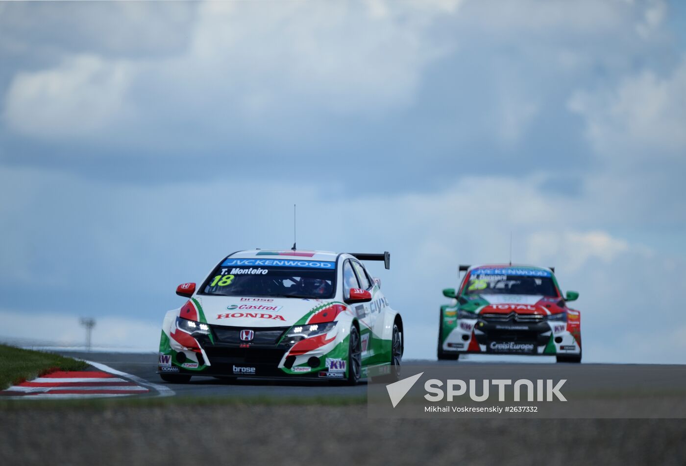 WTCC 2015. Round 5. Day One