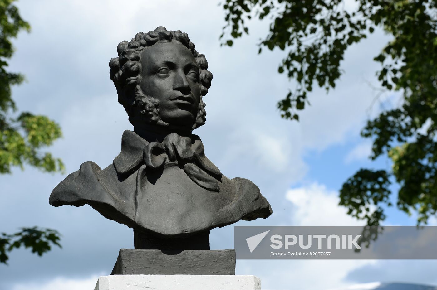 Pushkin-related sites. Alexander Pushkin Museum-Reserve in Vyazyomy Estate