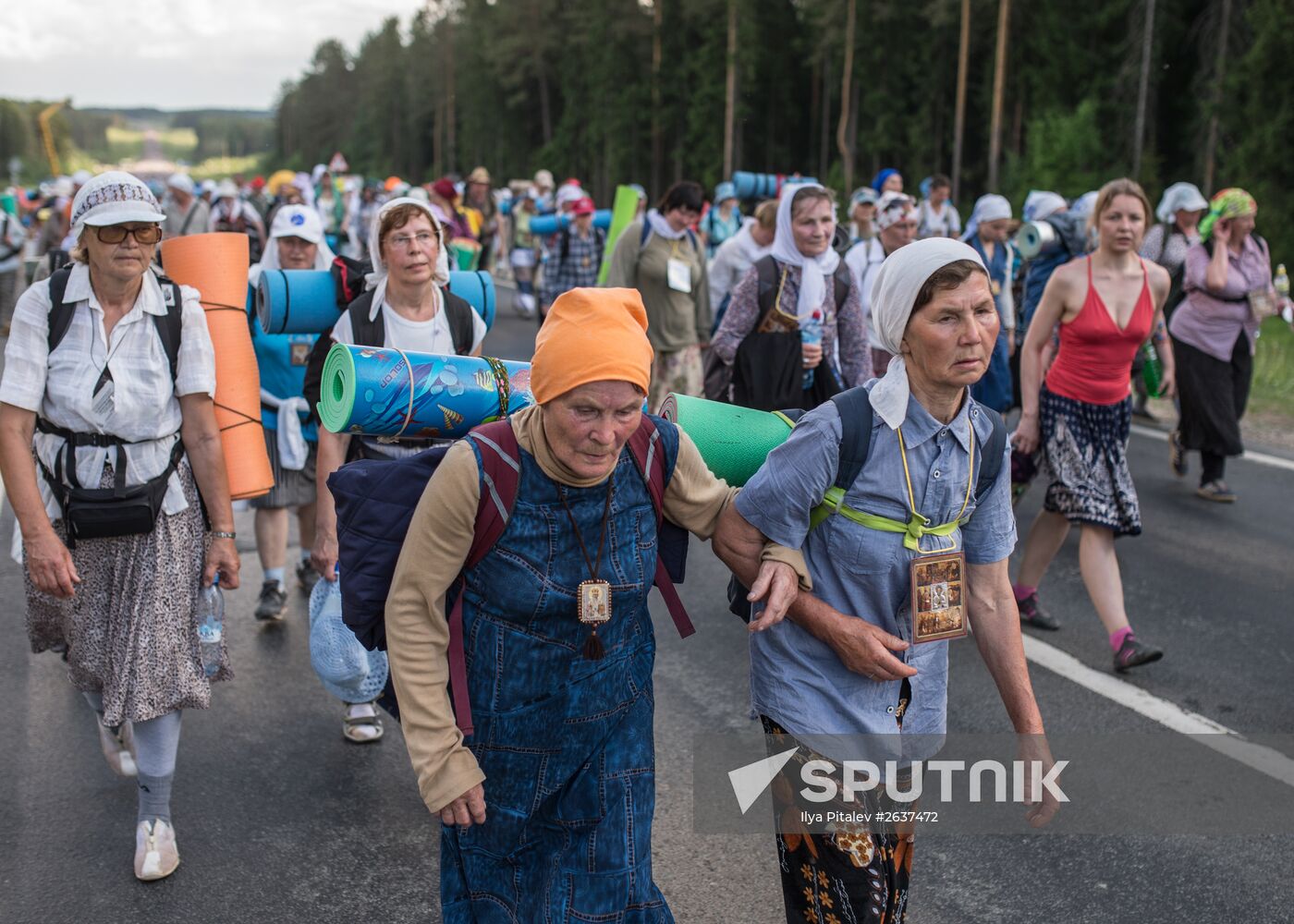 Velikaya River religious procession in Kirov Region