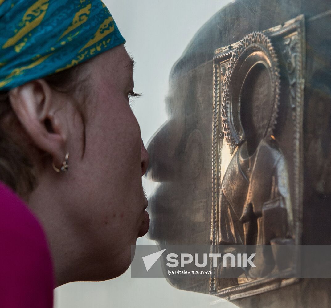 Velikaya River religious procession in Kirov Region