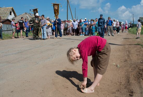 Velikaya River religious procession in Kirov Region