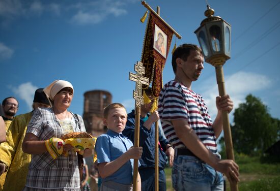 Velikaya River religious procession in Kirov Region