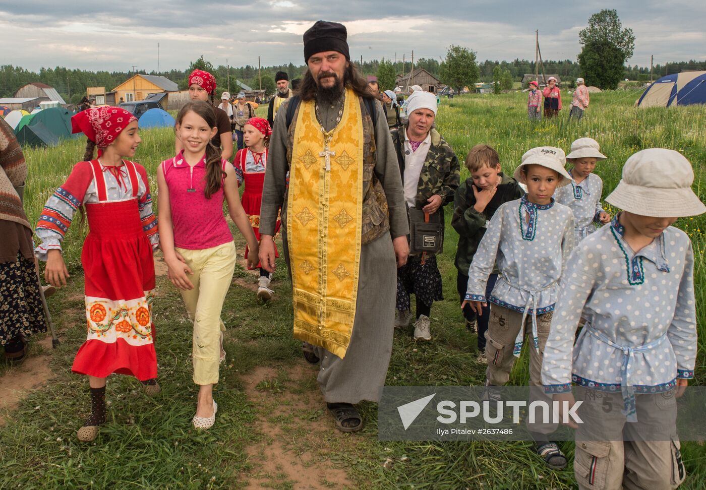 Velikaya River religious procession in Kirov Region