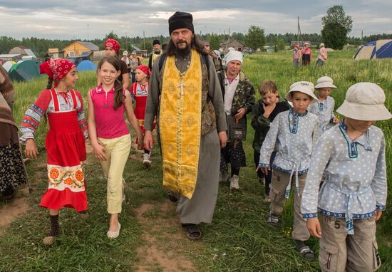 Velikaya River religious procession in Kirov Region