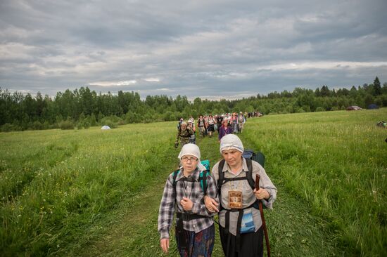 Velikaya River religious procession in Kirov Region