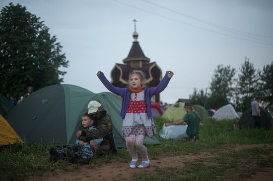 Velikaya River religious procession in Kirov Region