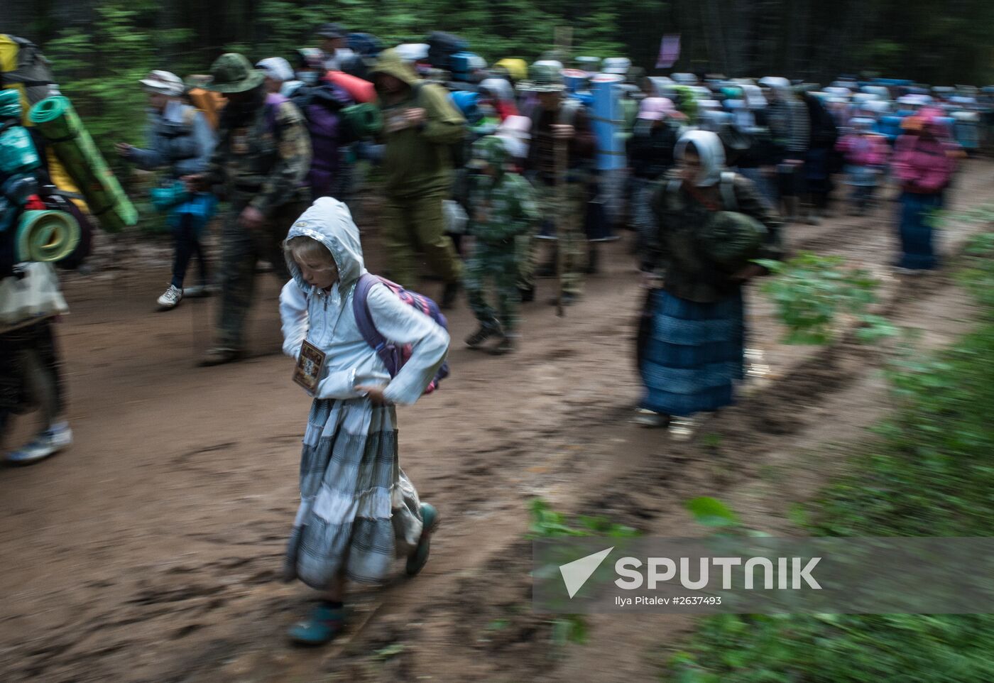 Velikaya River religious procession in Kirov Region
