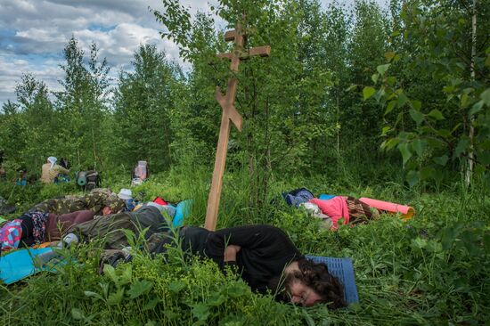 Velikaya River religious procession in Kirov Region