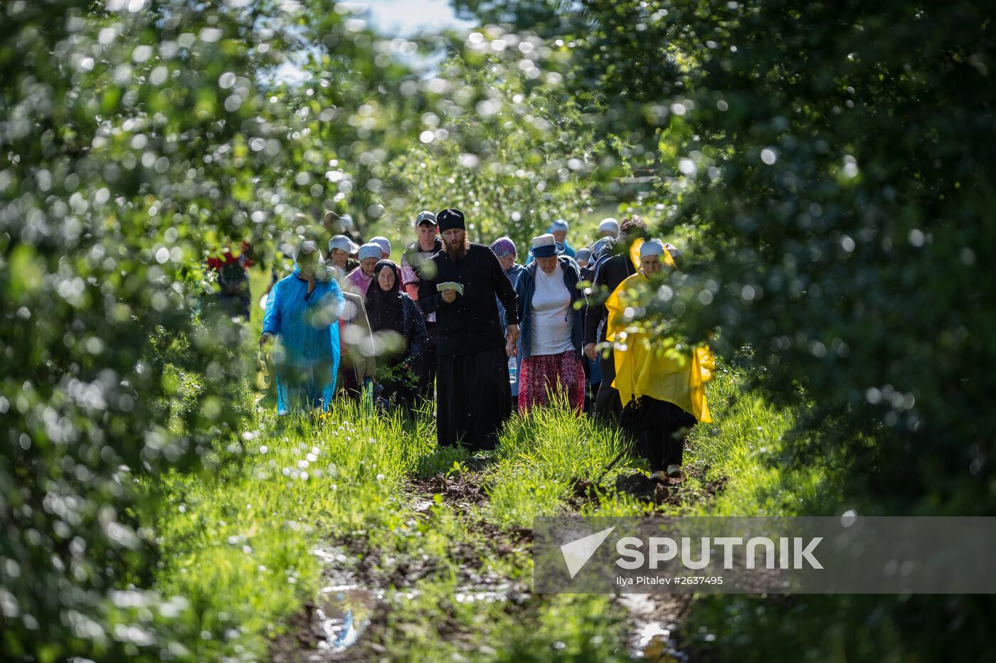 Velikaya River religious procession in Kirov Region