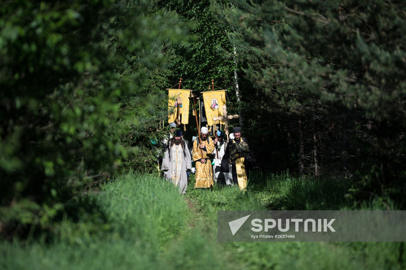 Velikaya River religious procession in Kirov Region