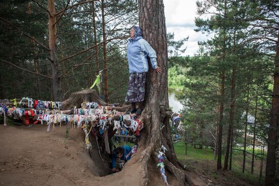 Velikaya River religious procession in Kirov Region