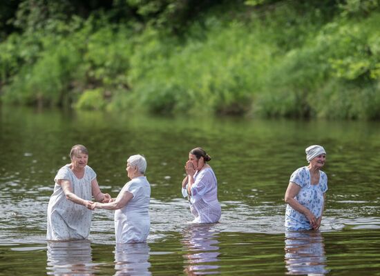 Velikaya River religious procession in Kirov Region