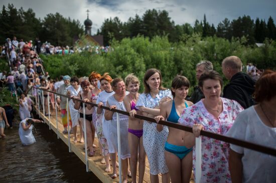 Velikaya River religious procession in Kirov Region