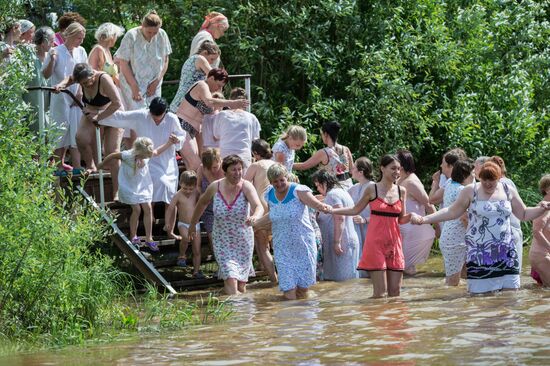 Velikaya River religious procession in Kirov Region