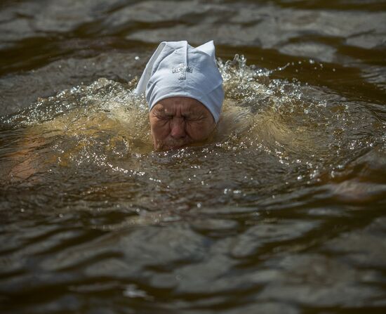 Velikaya River religious procession in Kirov Region