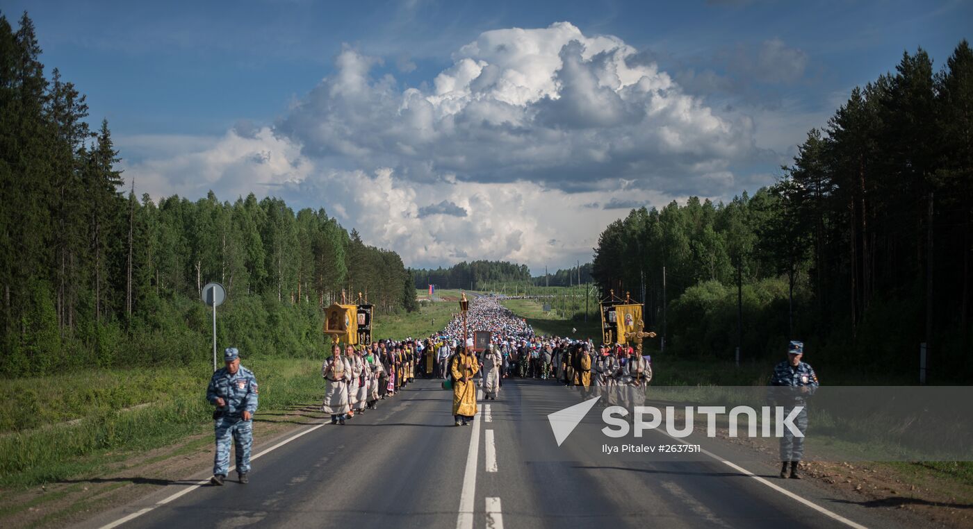Velikaya River religious procession in Kirov Region