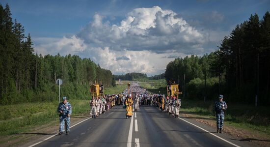 Velikaya River religious procession in Kirov Region