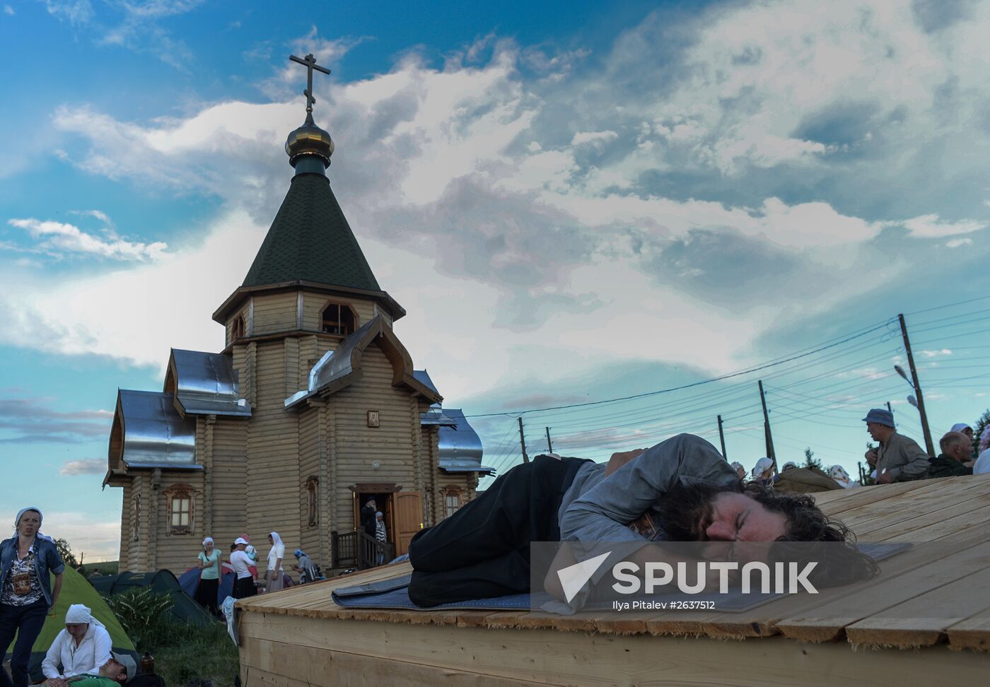 Velikaya River religious procession in Kirov Region
