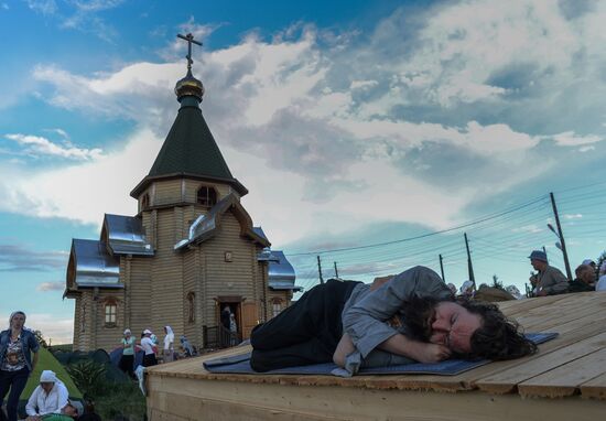 Velikaya River religious procession in Kirov Region