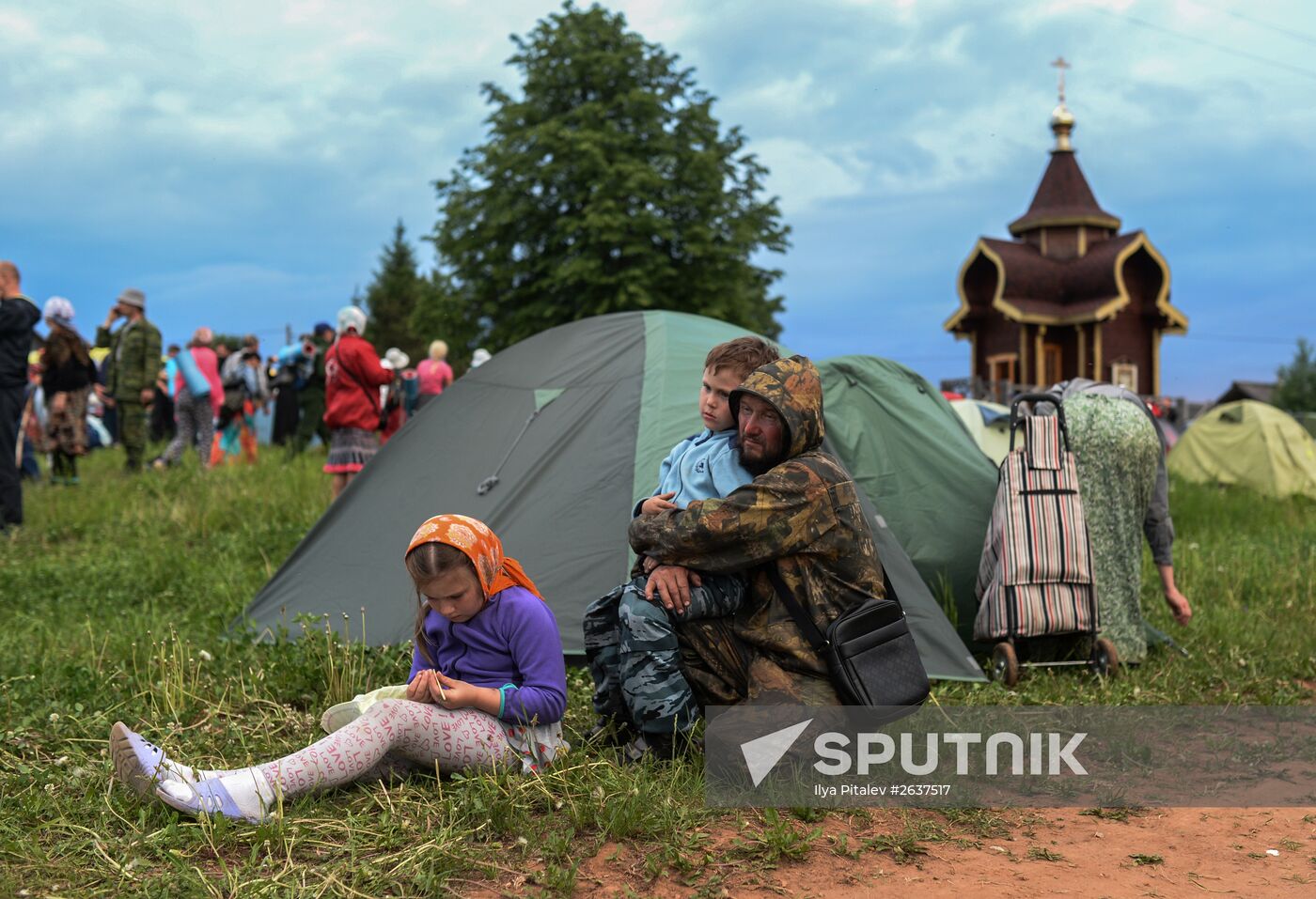 Velikaya River religious procession in Kirov Region
