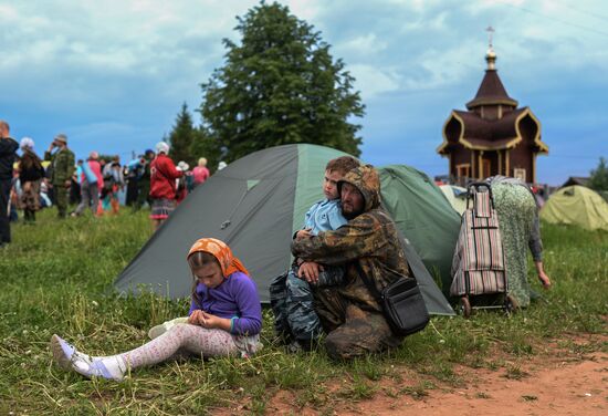 Velikaya River religious procession in Kirov Region