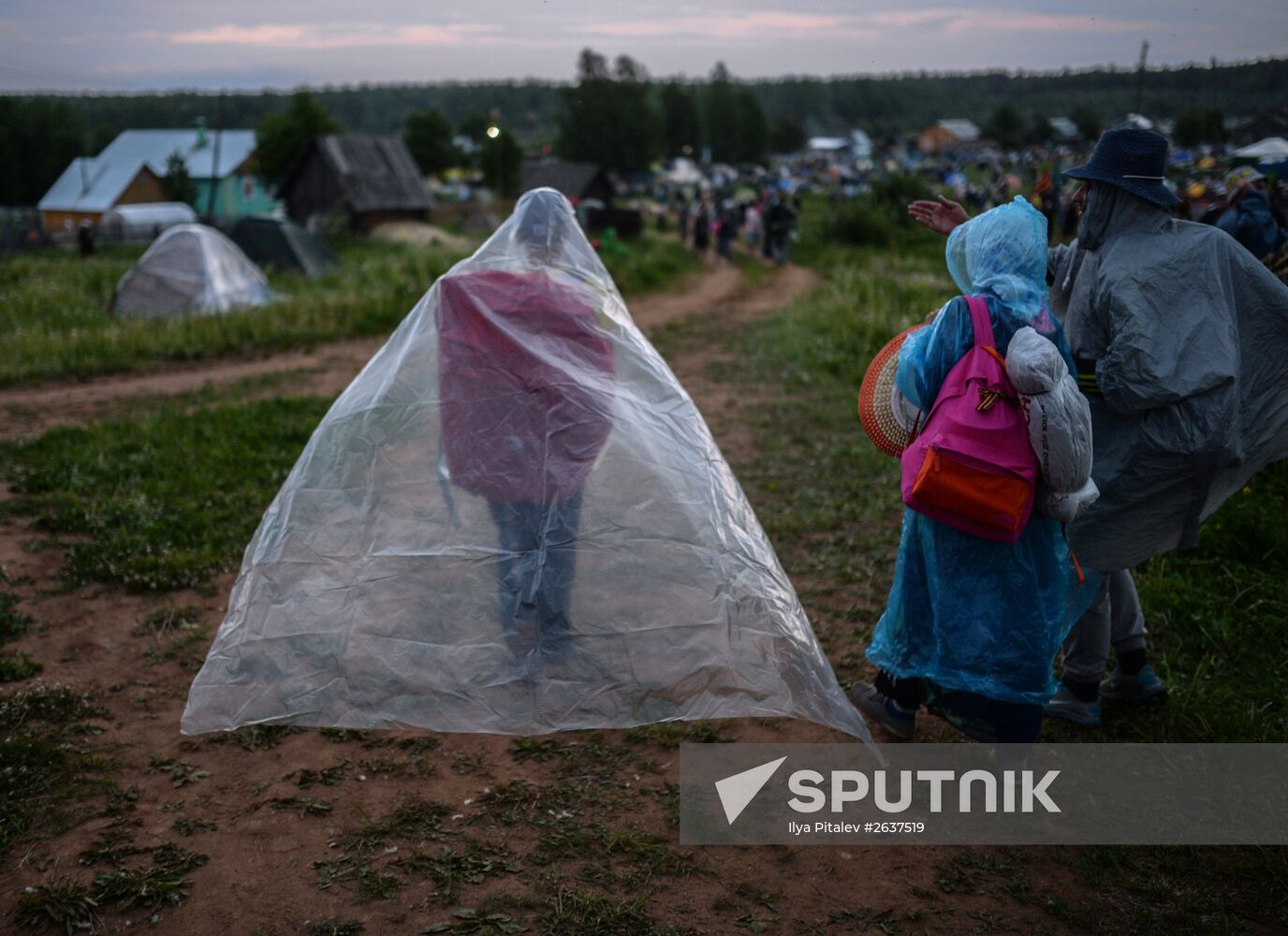 Velikaya River religious procession in Kirov Region