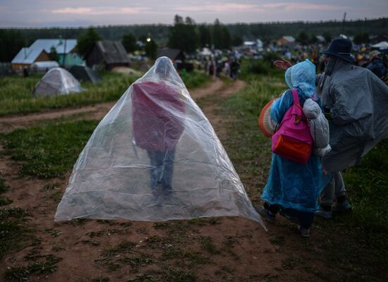 Velikaya River religious procession in Kirov Region