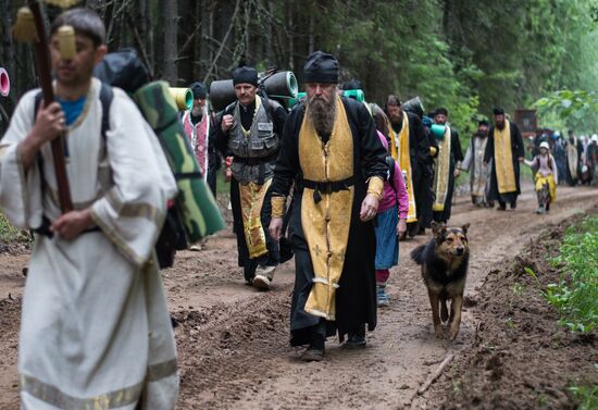 Velikaya River religious procession in Kirov Region