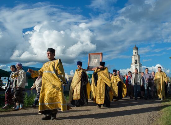 Velikaya River religious procession in Kirov Region