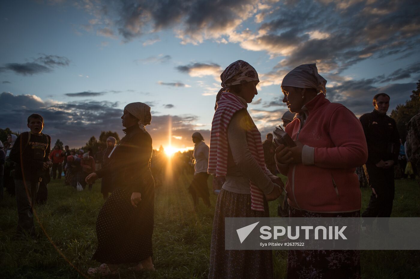 Velikaya River religious procession in Kirov Region