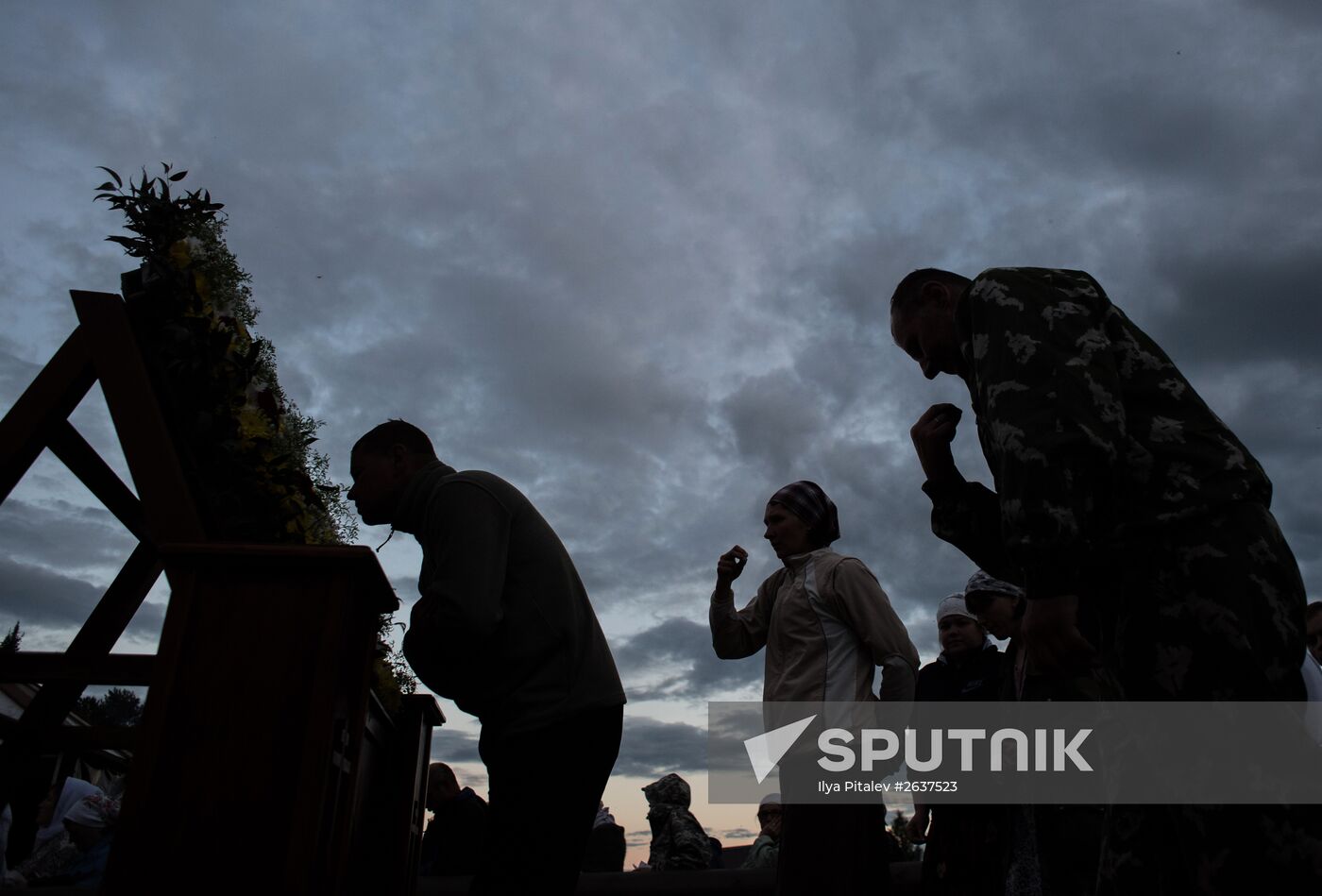 Velikaya River religious procession in Kirov Region