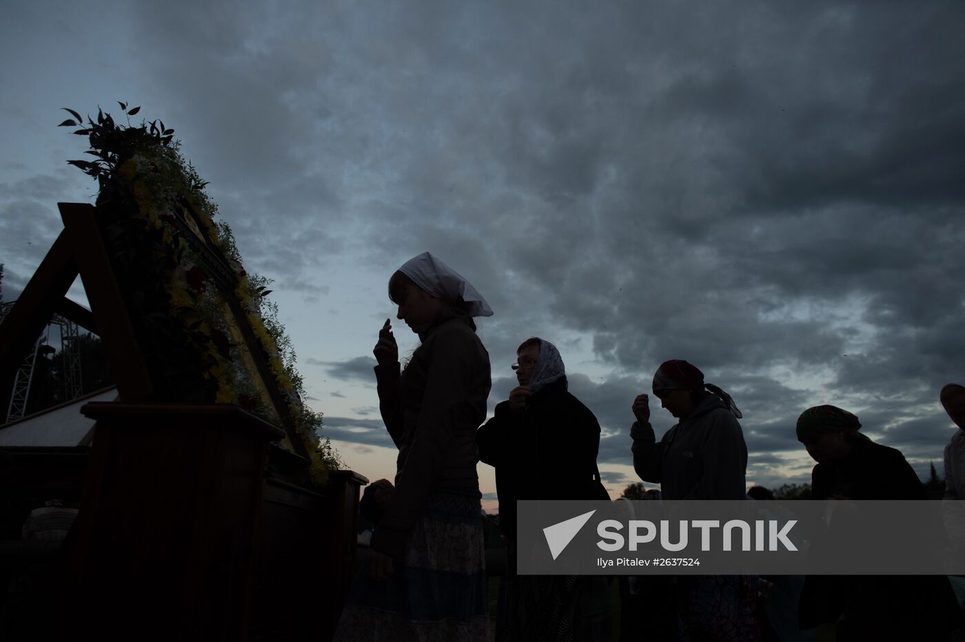 Velikaya River religious procession in Kirov Region