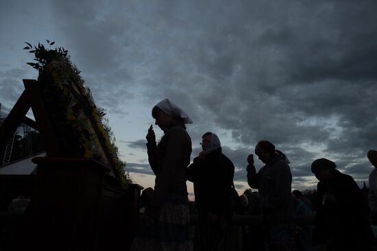 Velikaya River religious procession in Kirov Region