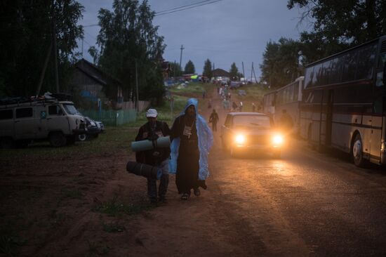 Velikaya River religious procession in Kirov Region