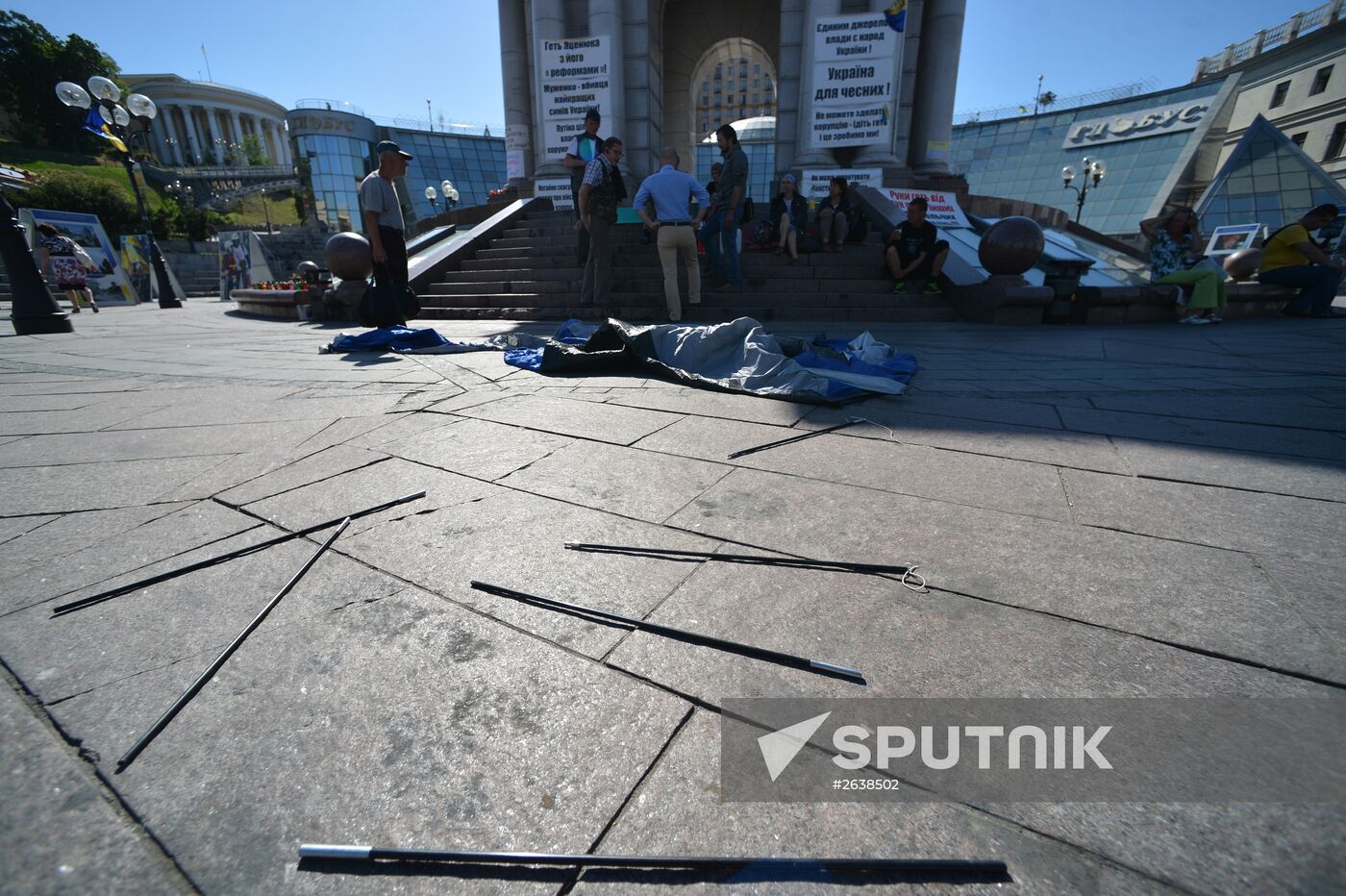 Tent camp in central Kiev demolished